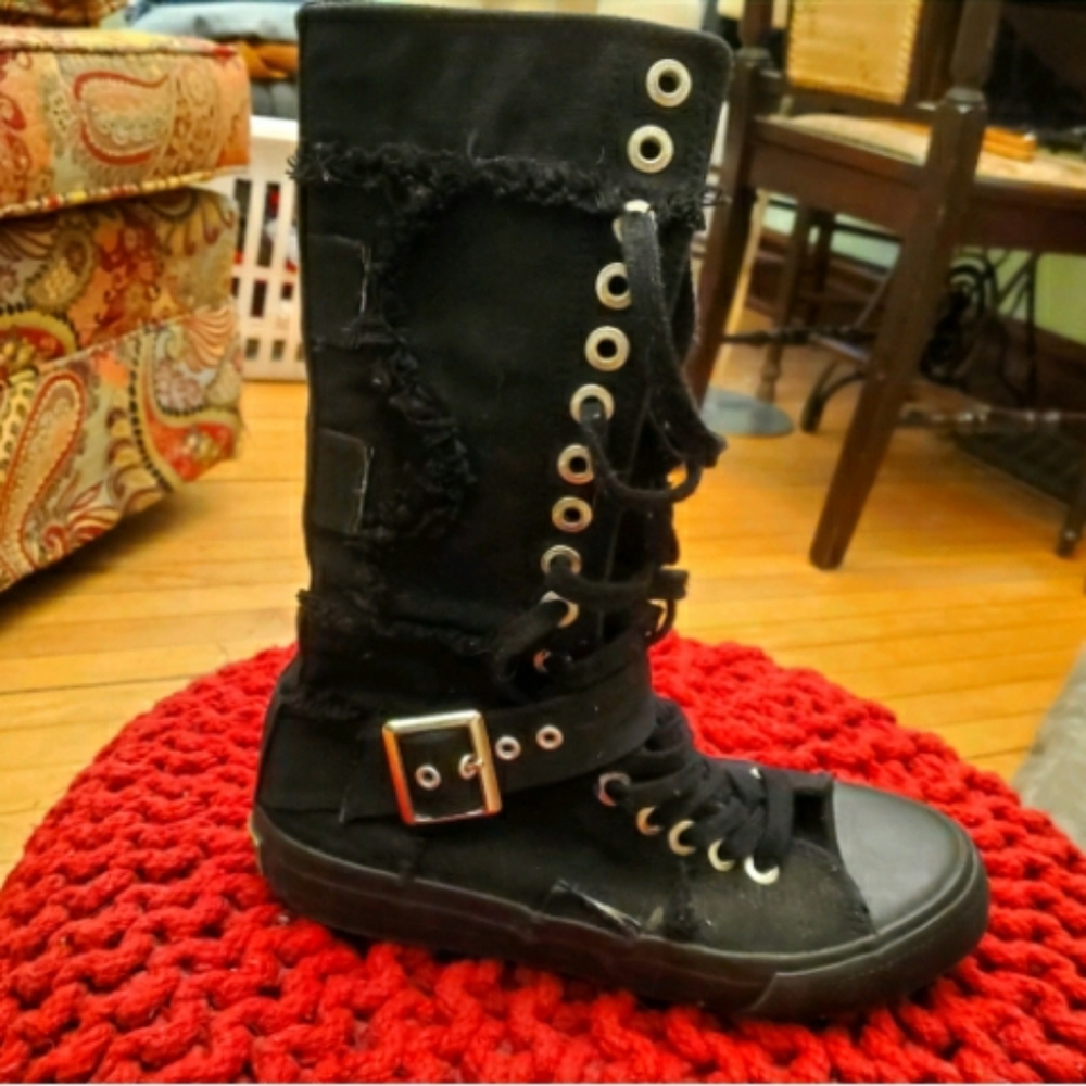 UNDERGROUND ENGLAND 18-Hole Canvas High-Tops / Boots (modified) - Picture 10 of 12